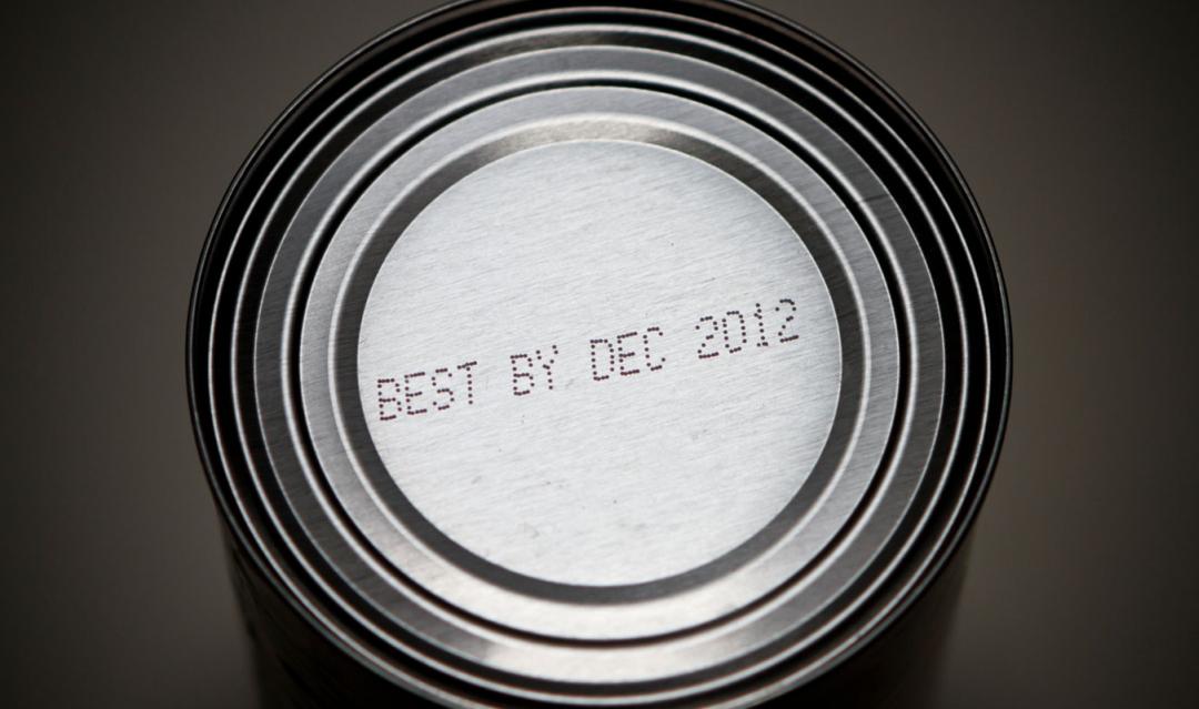 Can with "best used by" date printed on top