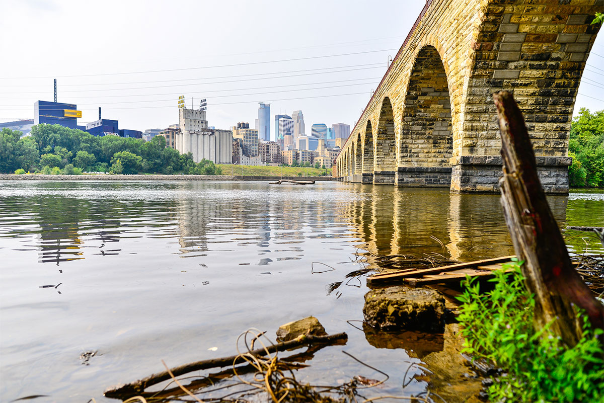 Minneapolis stone arch bridge and Mississippi River