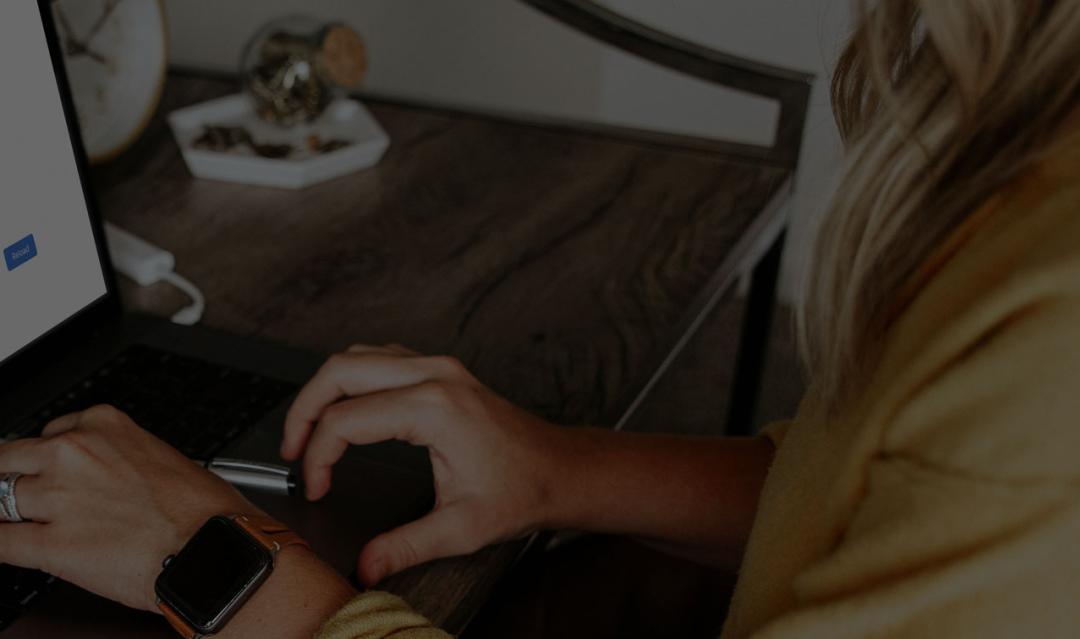 adult person working on a laptop that says "this page isn't working" in black text over a plain white background